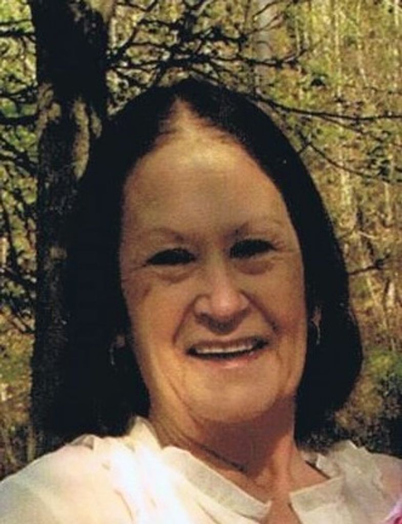 Lisa Helen (Latham)  Salmons