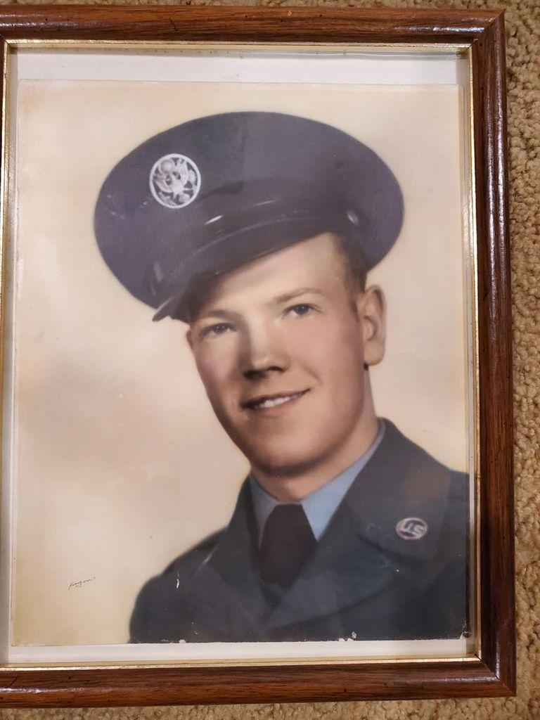 Charles "Chuck" Cecil Holloway Profile Photo