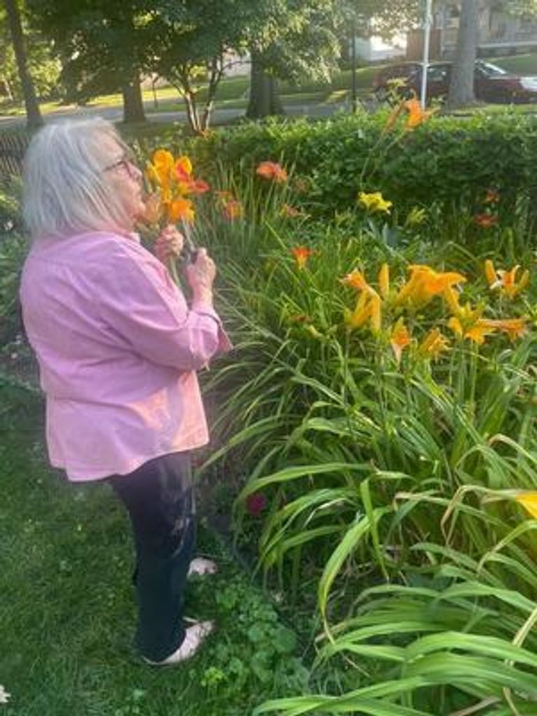 Sarah J Johnson Profile Photo