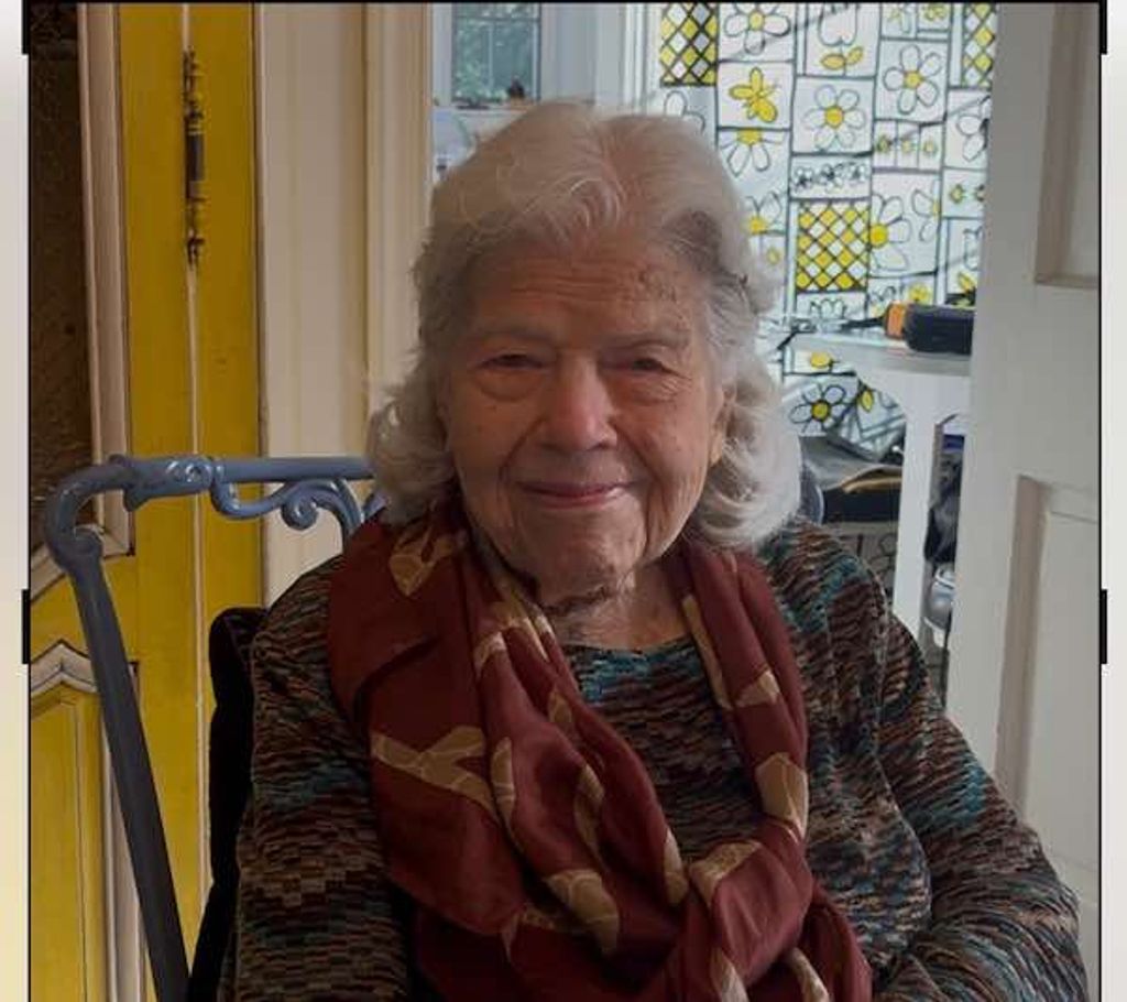 Estelle Sloan Profile Photo