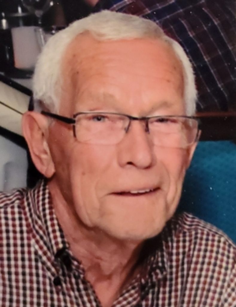 Richard James Royle Profile Photo