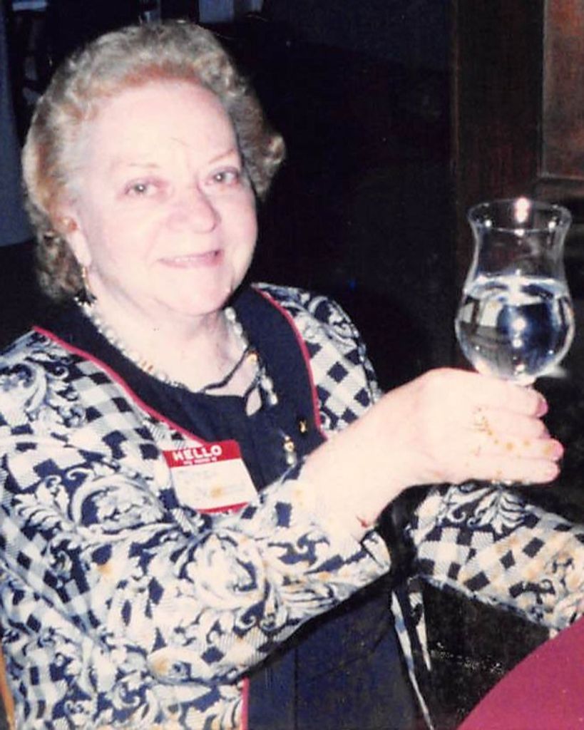 Dora  Maramo