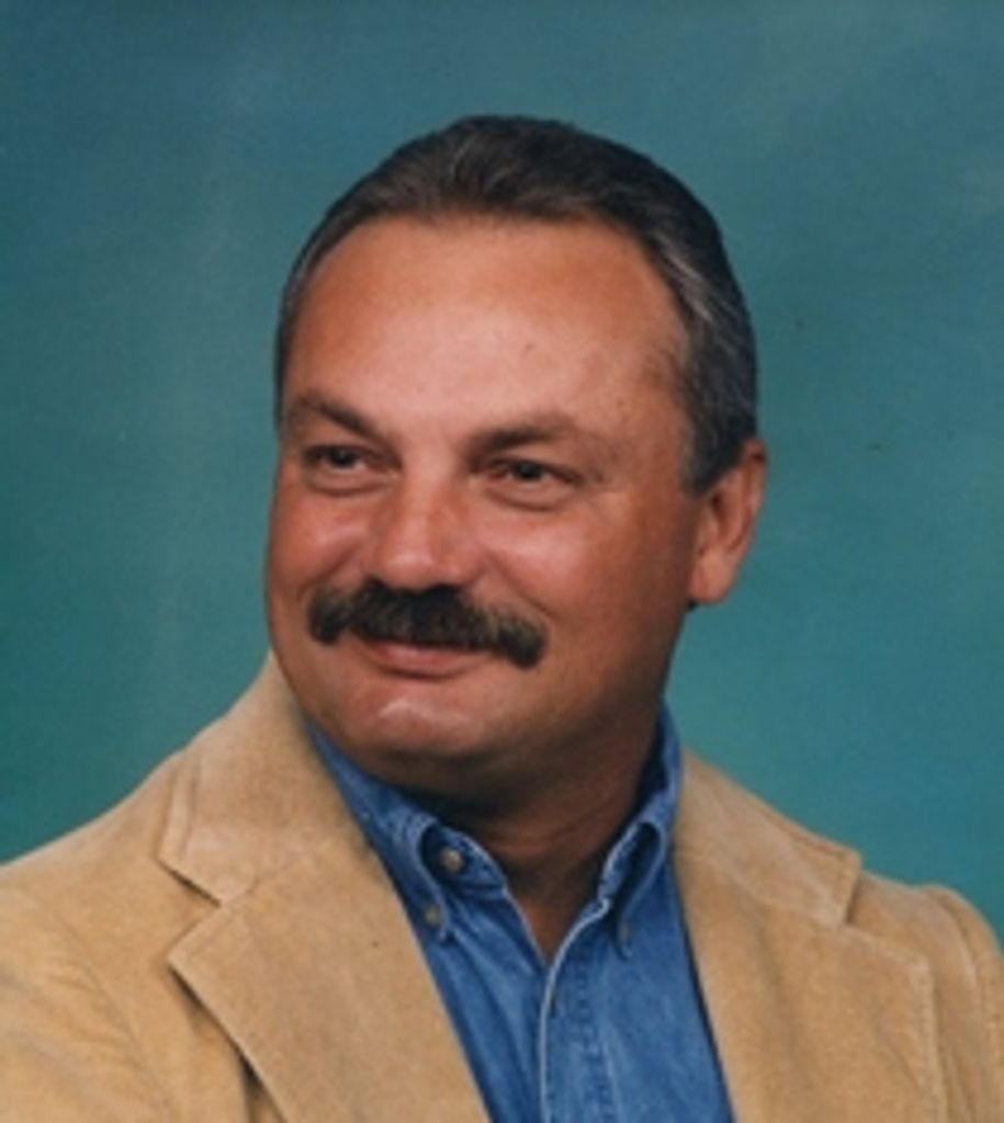 Lowell (Les) E. Spencer Iii