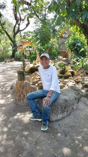 Atanacio De Castro photo gallery thumbnail 9 of 21