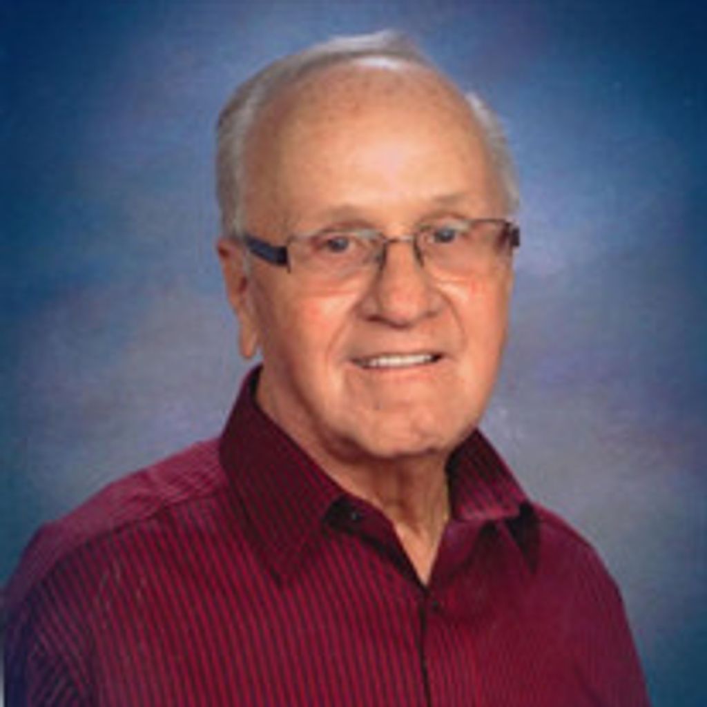 Kenneth "Ken" Hoxie