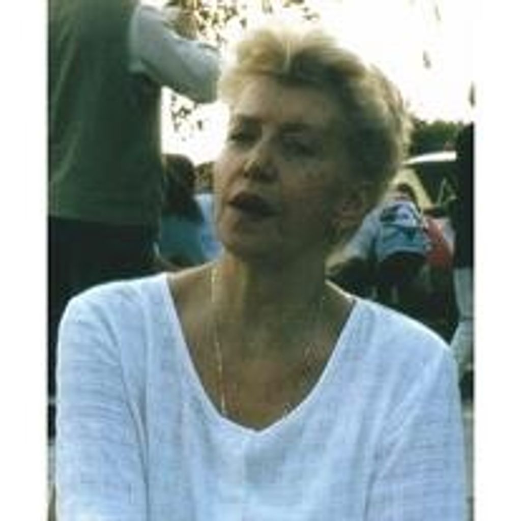 Carolyn Deangelis Compton