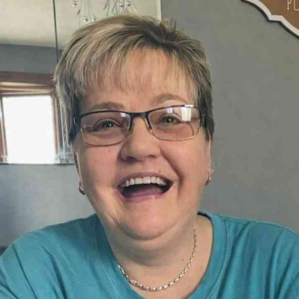 Lori Lee Savignac Profile Photo