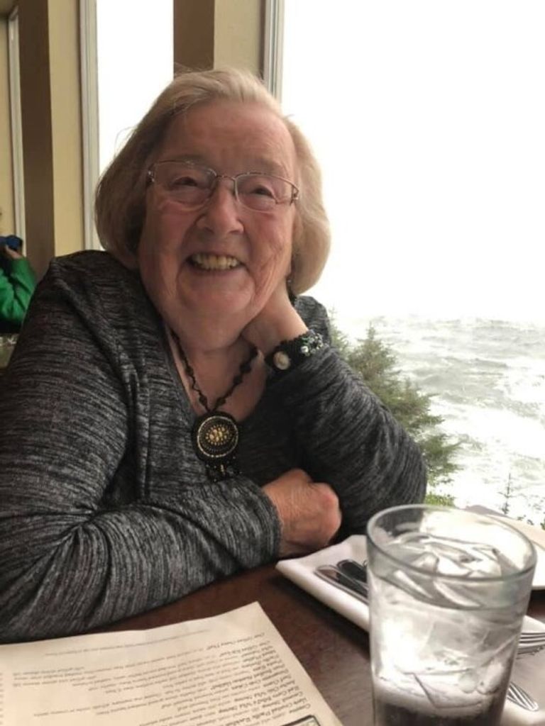 Maxine Cara (Kinney)  Lee