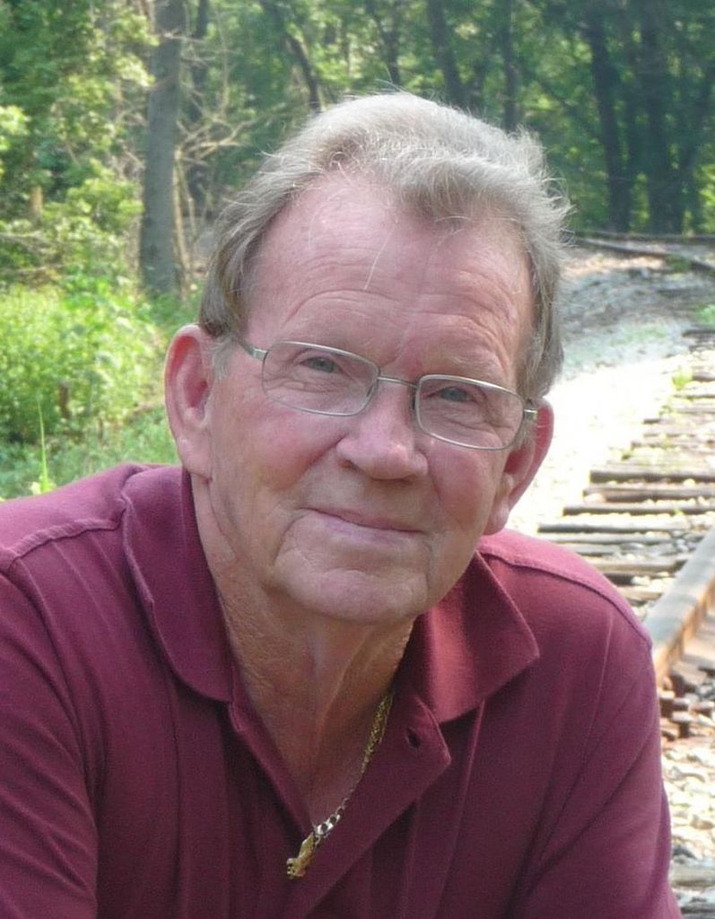Robert Lee Moore Profile Photo