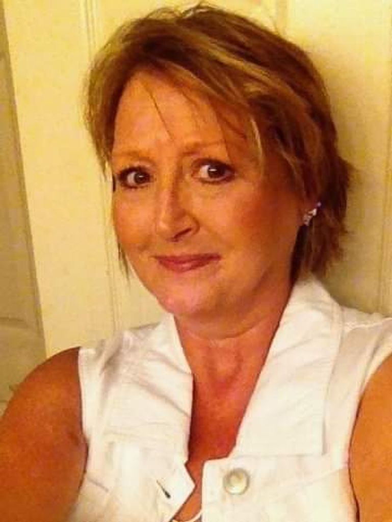 Laurie Lou (Fronk)  Green Profile Photo