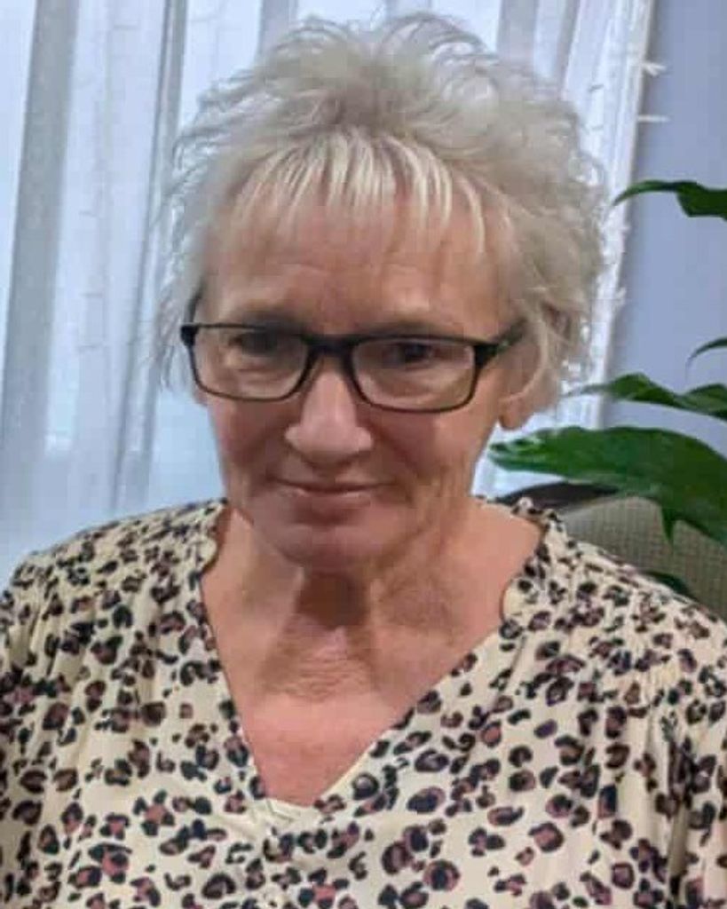 Sandra Yvonne Lamb-Schuster