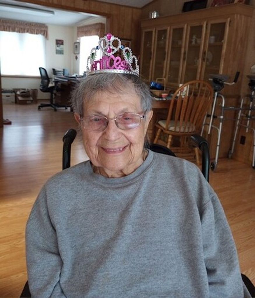 Yolanda Toth Dolecki Profile Photo