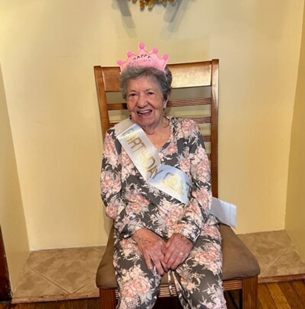 Julia "Yuyi" Muniz Profile Photo