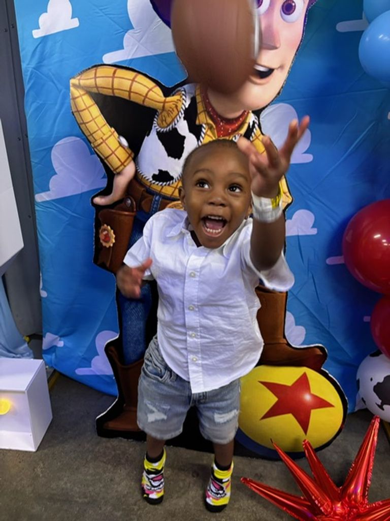 Ron'Tez Lee Lewis Profile Photo