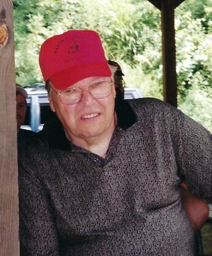 Albert "Lee" Sandlin photo gallery thumbnail 1 of 72