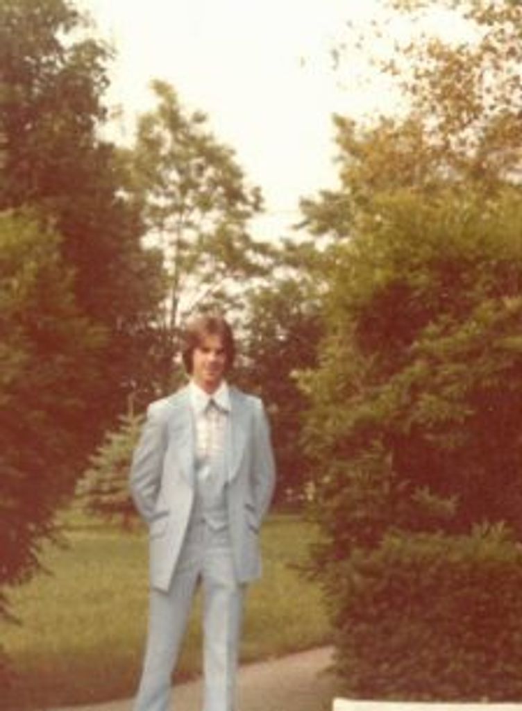 Robert Teddy Stavovy Profile Photo