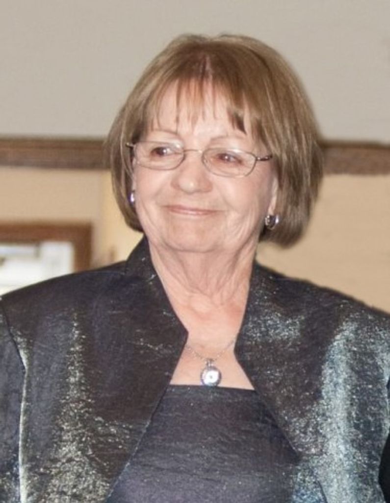 Vina Lee (Dernedde)  Lewis