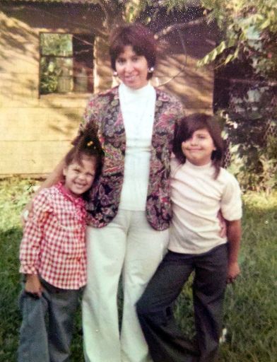 Yolanda C. Gonzalez photo gallery thumbnail 62 of 357