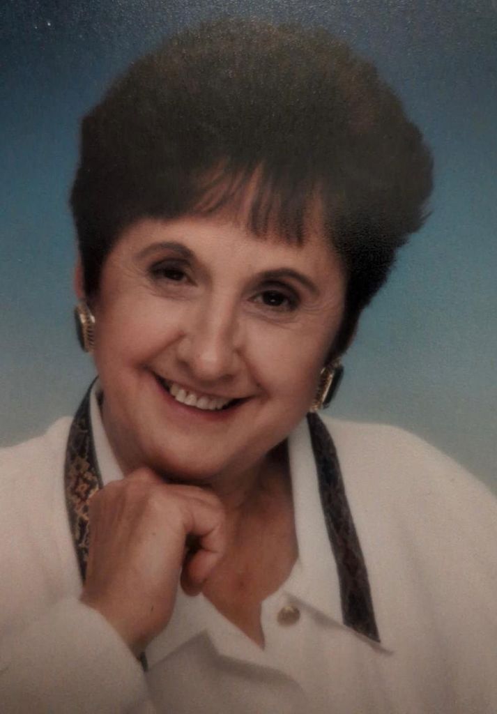 Anna Neuhauser Profile Photo