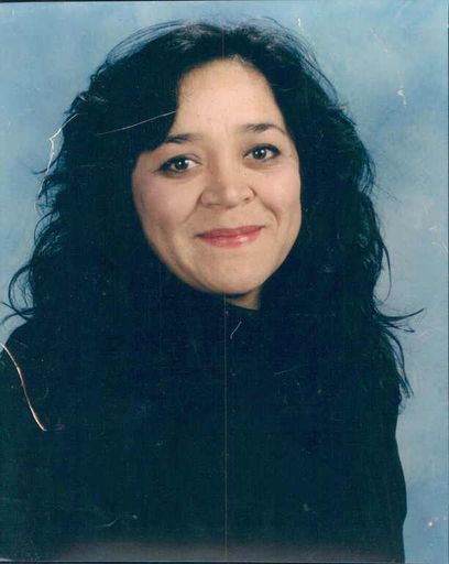 Gloria Elena Gil photo gallery thumbnail 1 of 2