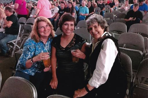 Linda Faye Lentz photo gallery thumbnail 13 of 44