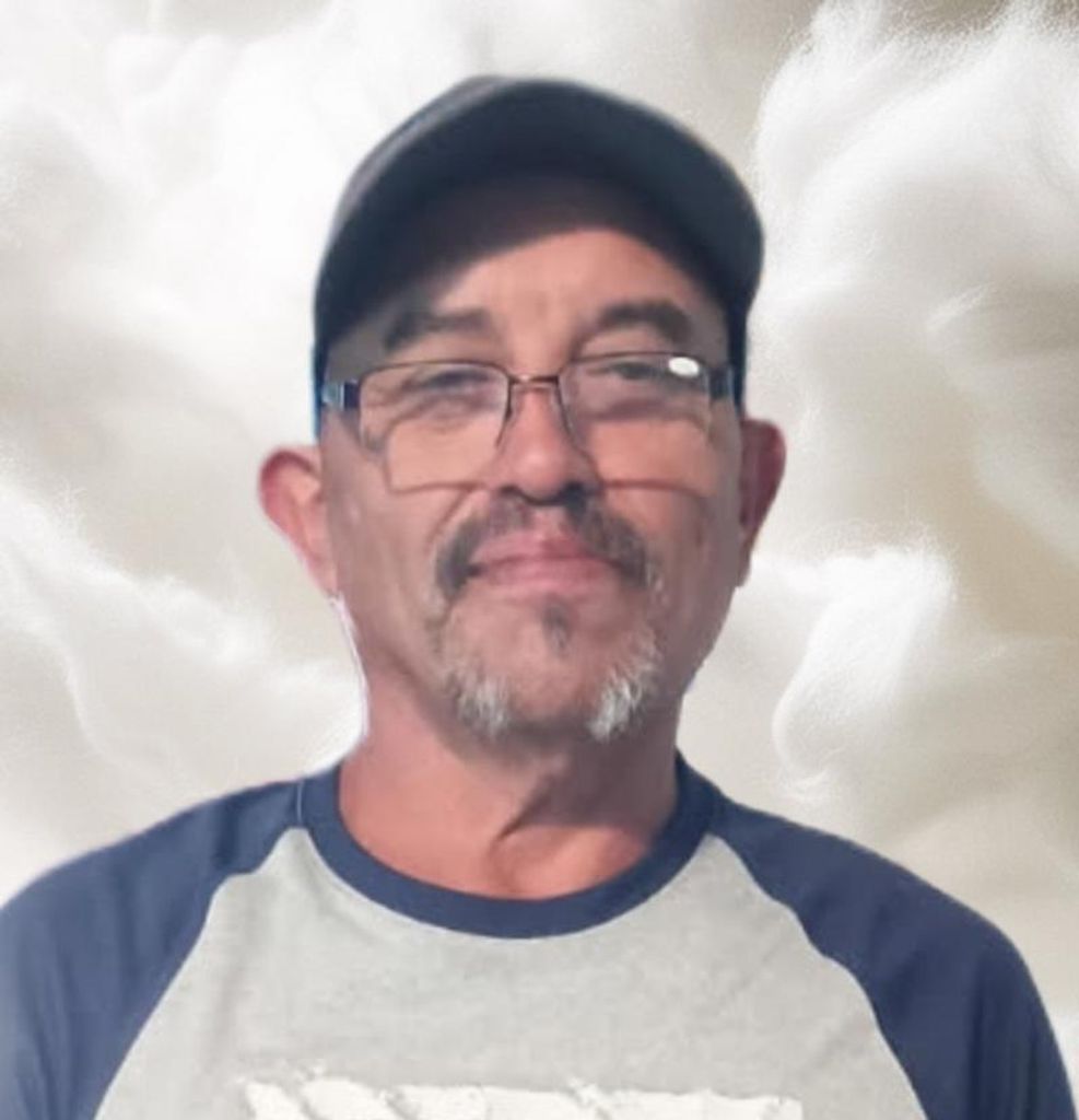 Roberto Moya Profile Photo