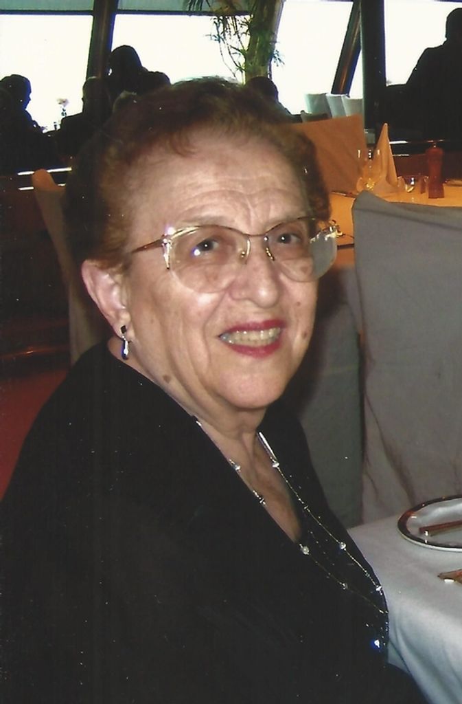 Nicolena Touten Profile Photo