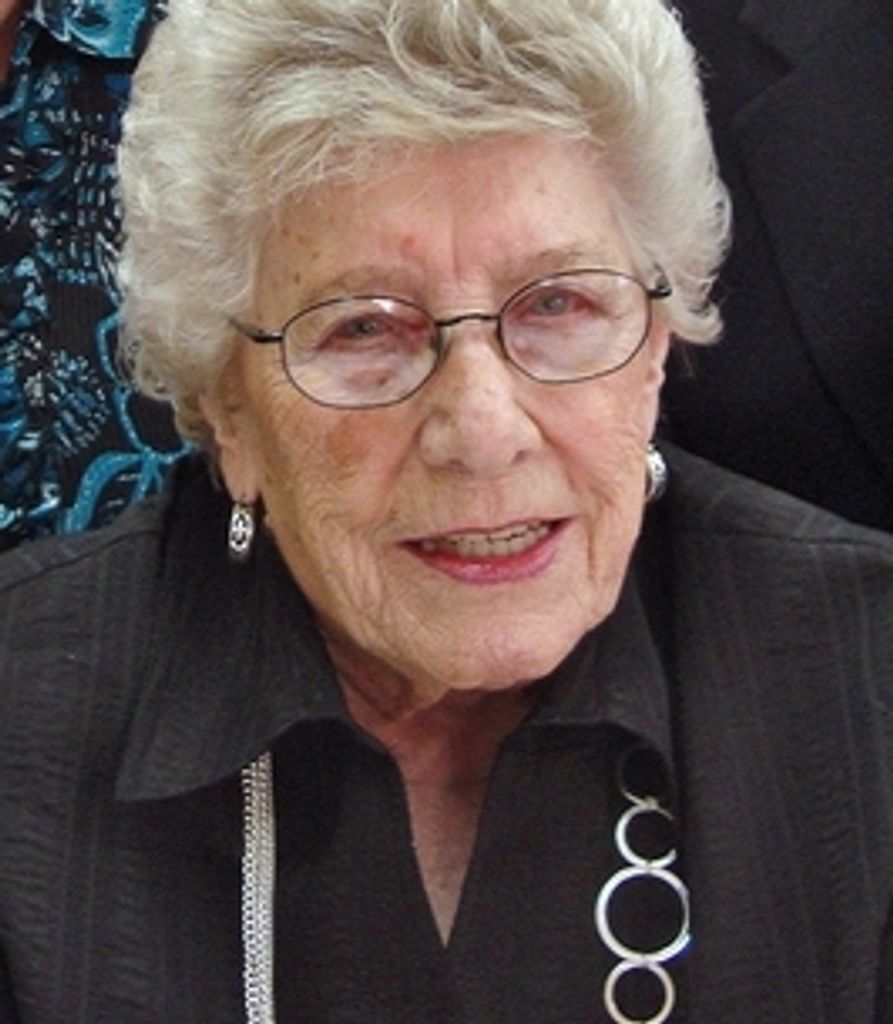 Gwynneth "Gwen" Lamont