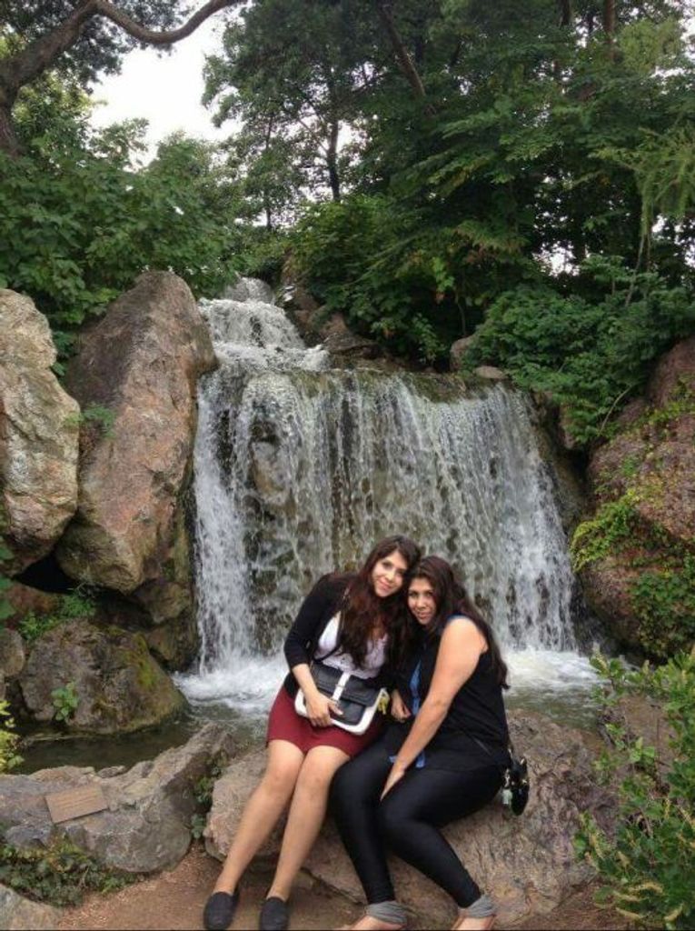 Brisa and Abril De La Paz
