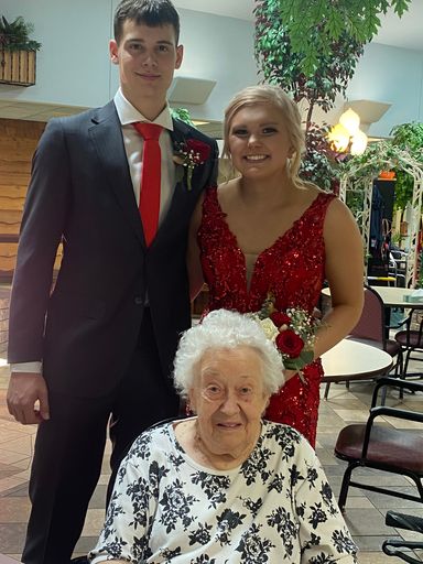 Betty Lou Ward photo gallery thumbnail 43 of 121