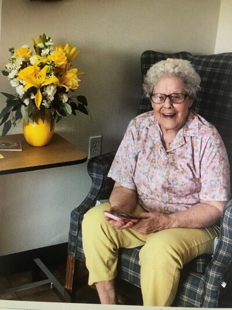 Ella Molvik Profile Photo