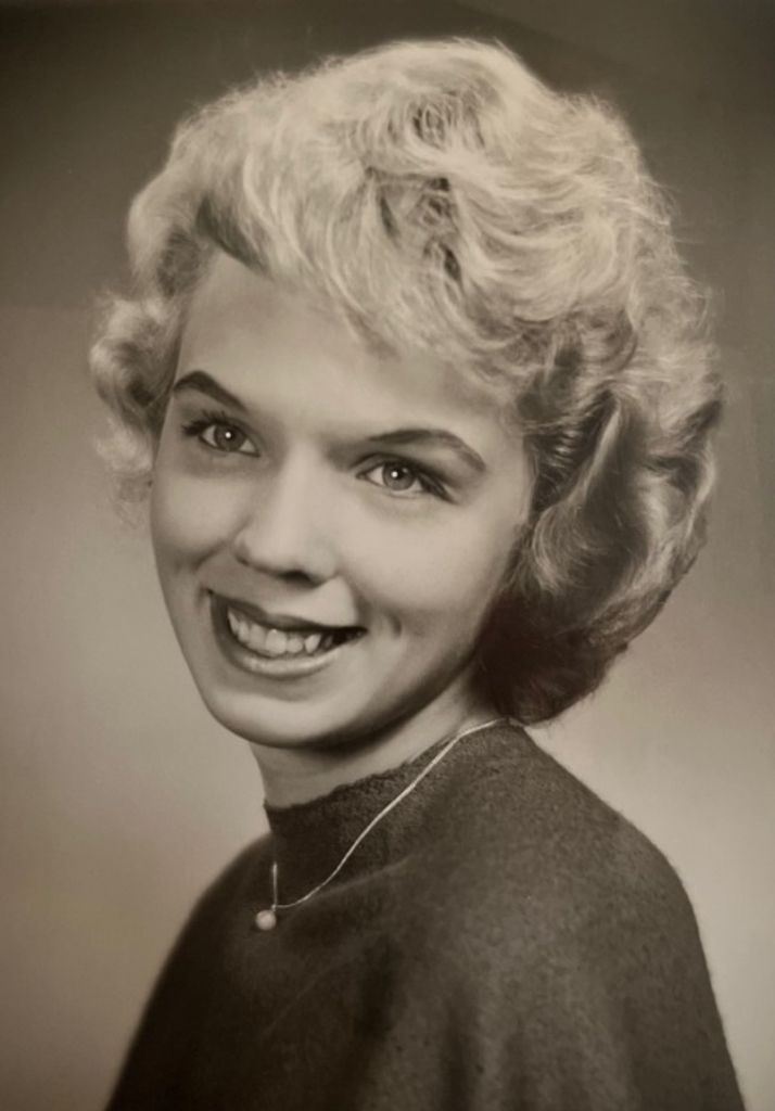 Nichola "Nicky" Lea (Vangilder)  Napier Profile Photo