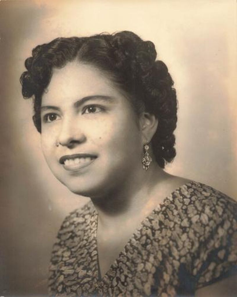 Amparo Cisneros Profile Photo