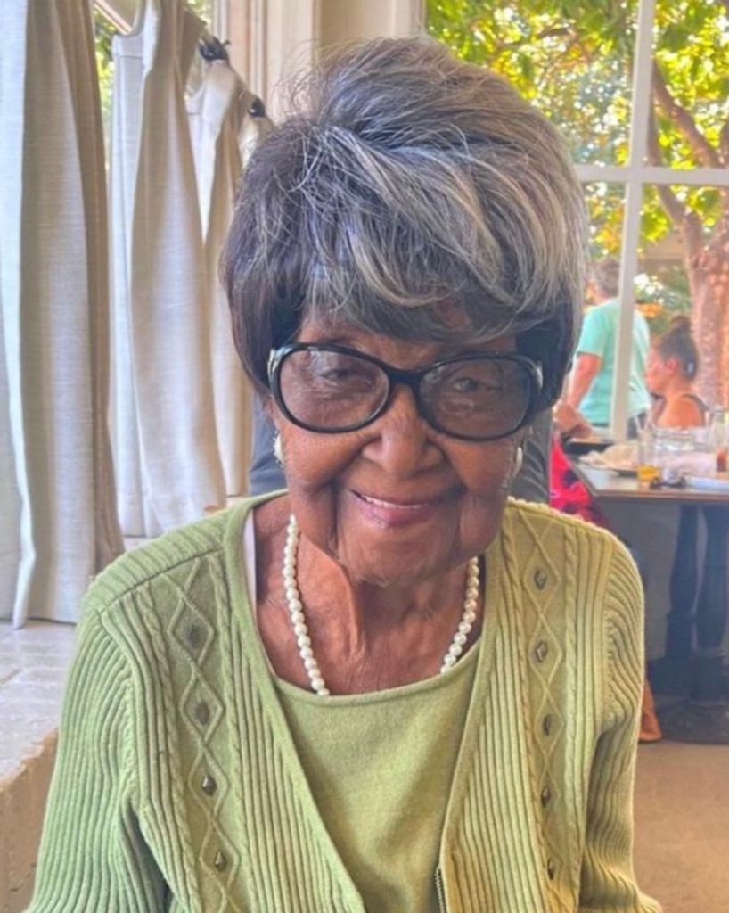 Gloria Mae Gibson, "Glo"
