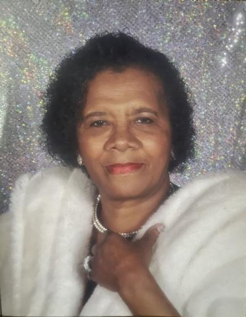 Louise Henderson Profile Photo