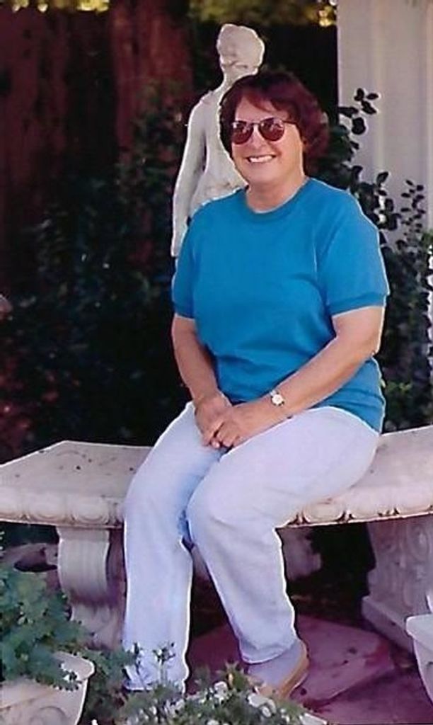 Elizabeth Moine Smith-Warne Profile Photo