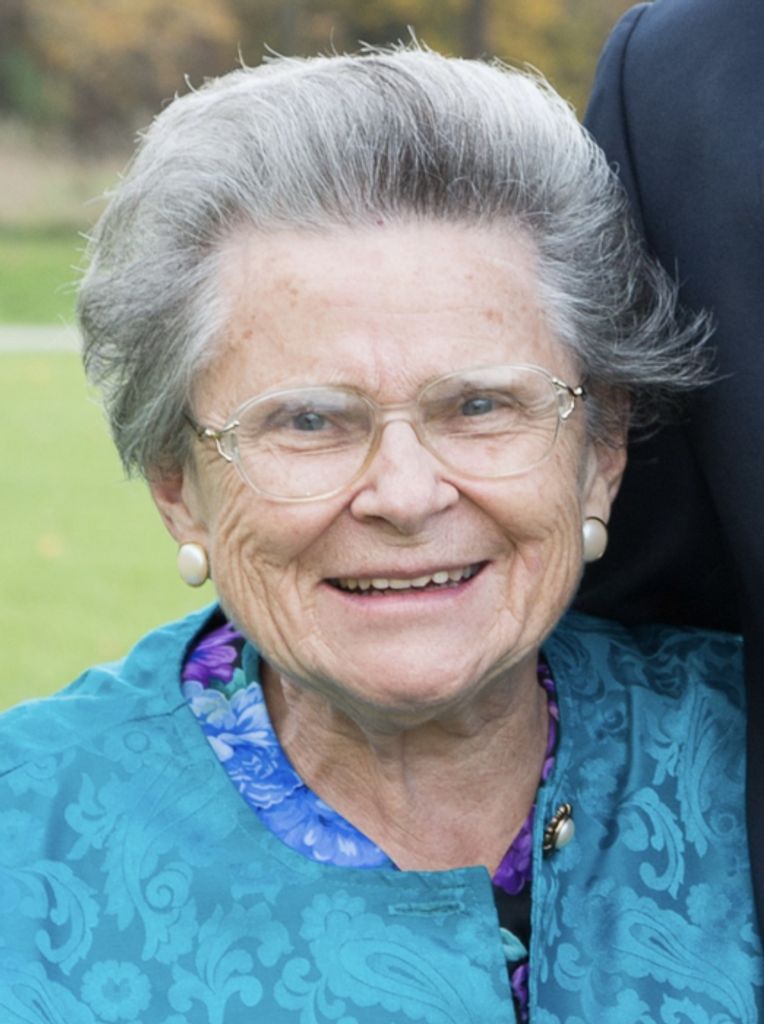 Helen Janet (Makar)  Camp