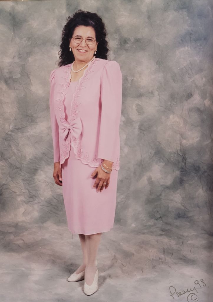 Elvira Escobar