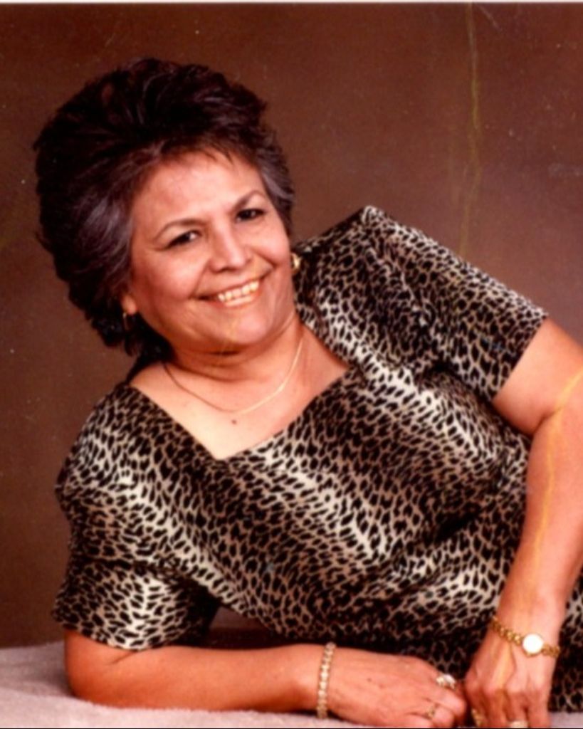 Gloria "Yoya" Holguin