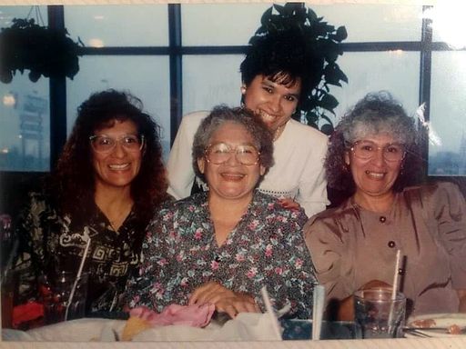 Yolanda C. Gonzalez photo gallery thumbnail 105 of 357