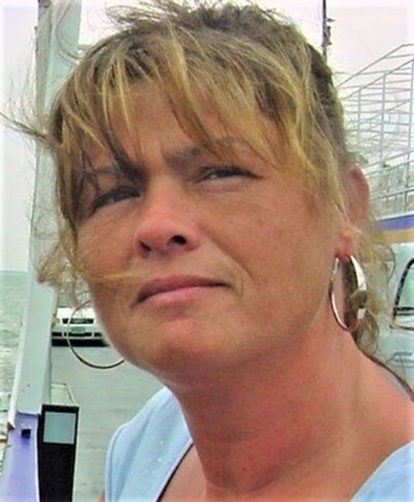 Robin Lou Lamont Profile Photo