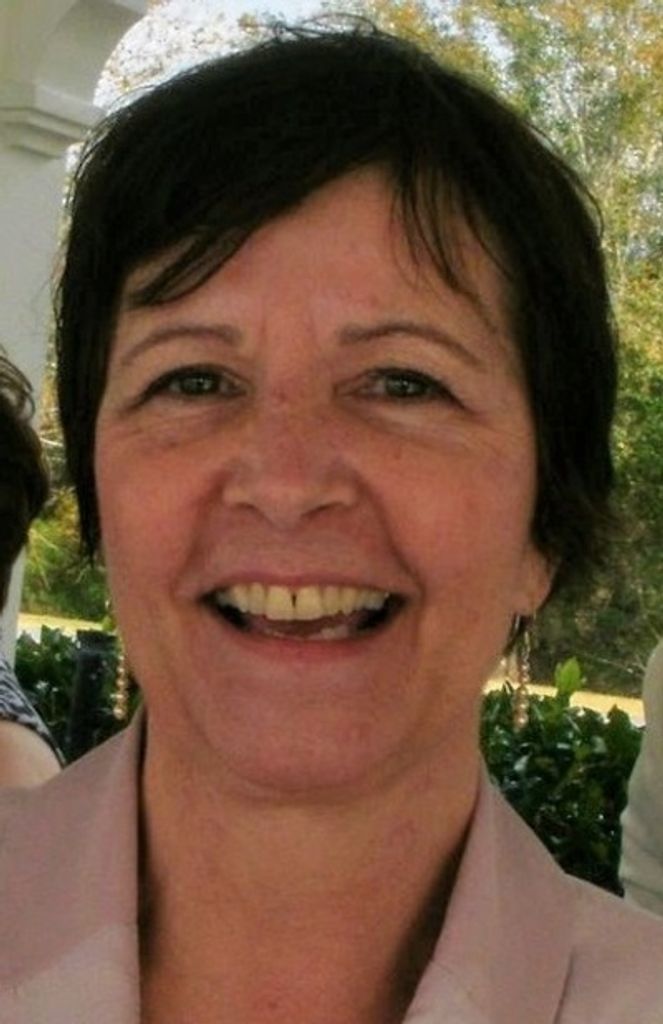 Sally Lapka Profile Photo