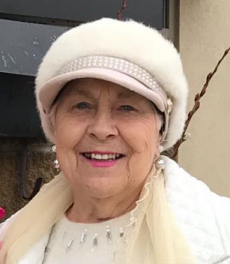 Delphine "Del" Cartagenise
