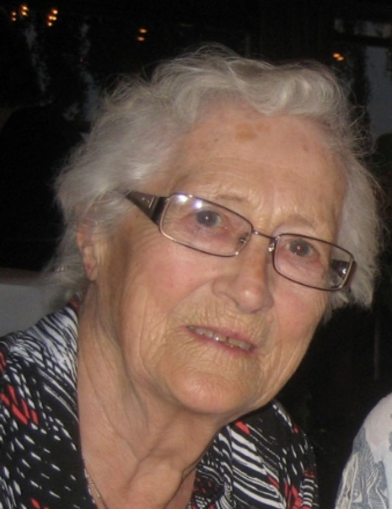 Trijntje "Tena"  Kroezen Profile Photo
