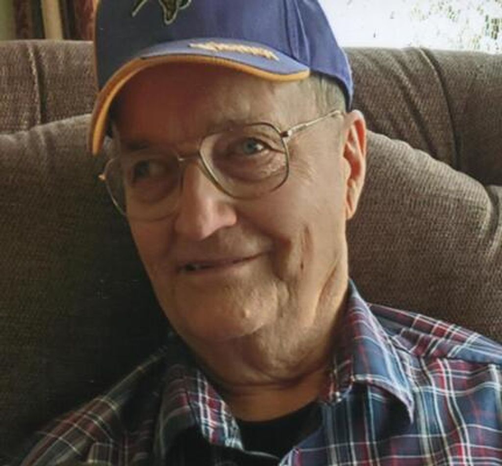 Elwood Melford Carlson Profile Photo