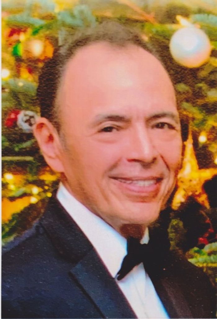 Edgardo Thomas Urdaz Profile Photo