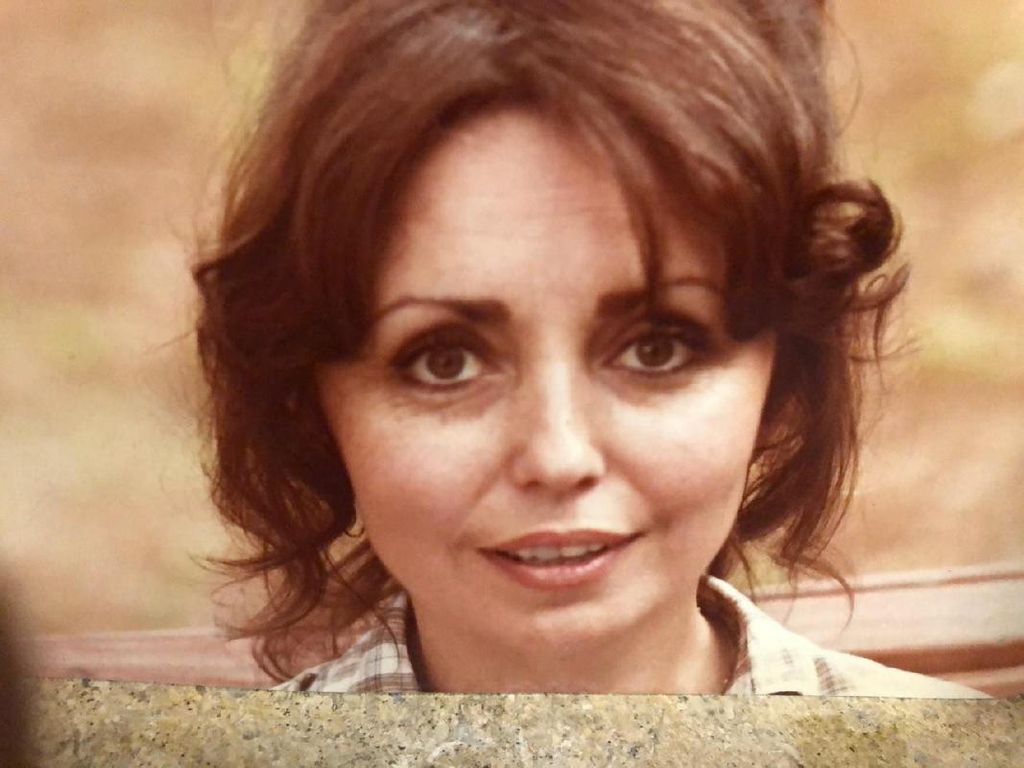 Anna Crossno