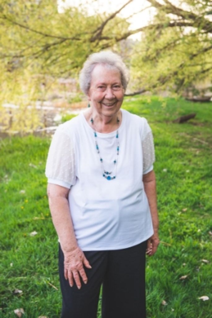 Elsie  May Lively