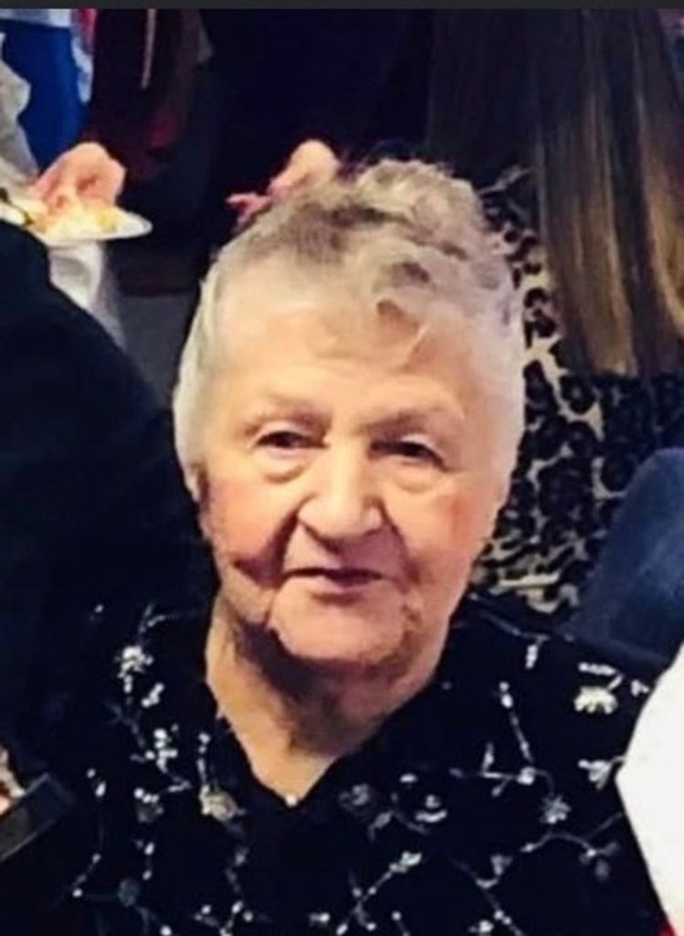 Maria L Castañeda
