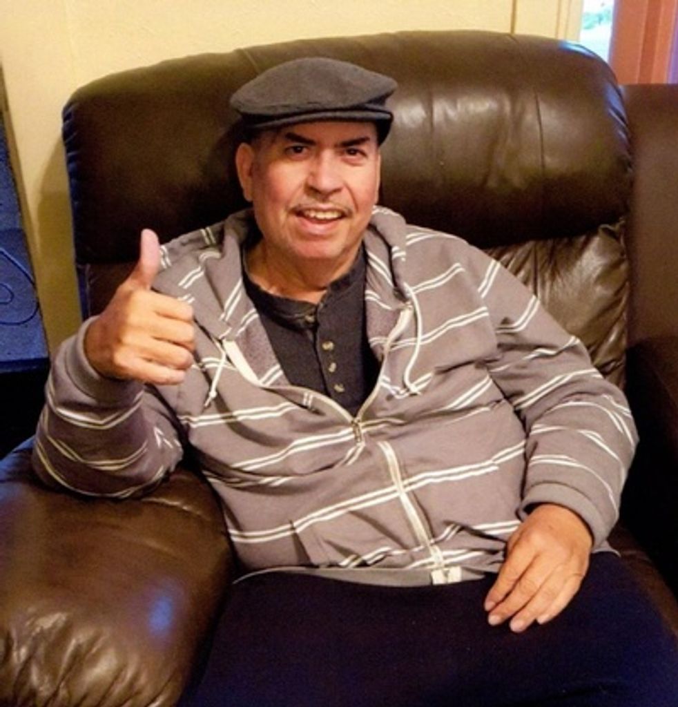 Esgardo Carrizoza Profile Photo